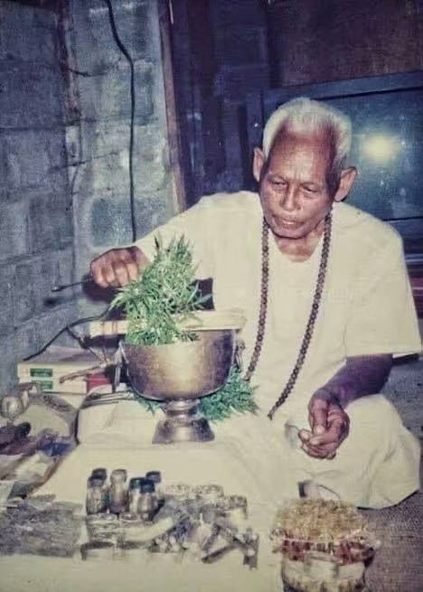 阿赞并 · 纯金塔固燕通(蜂蜡)