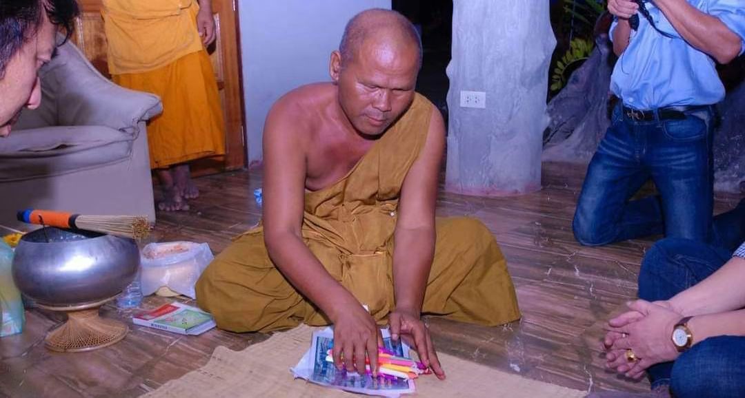 阿赞杜 · Phra Mia Mak 魅鬼蜂蜡