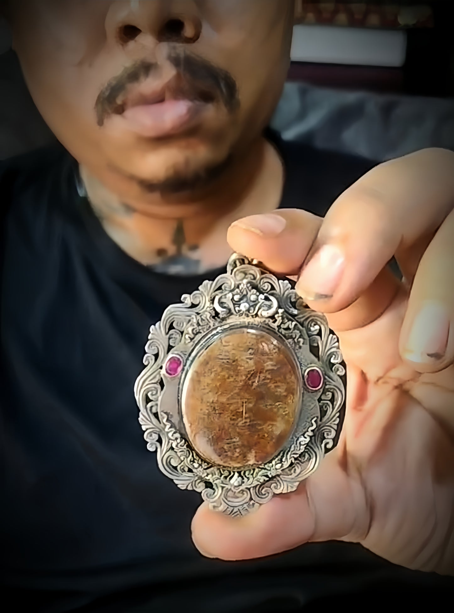 阿赞舍(虎) · ปั้นเหน่งสด แม่มณี