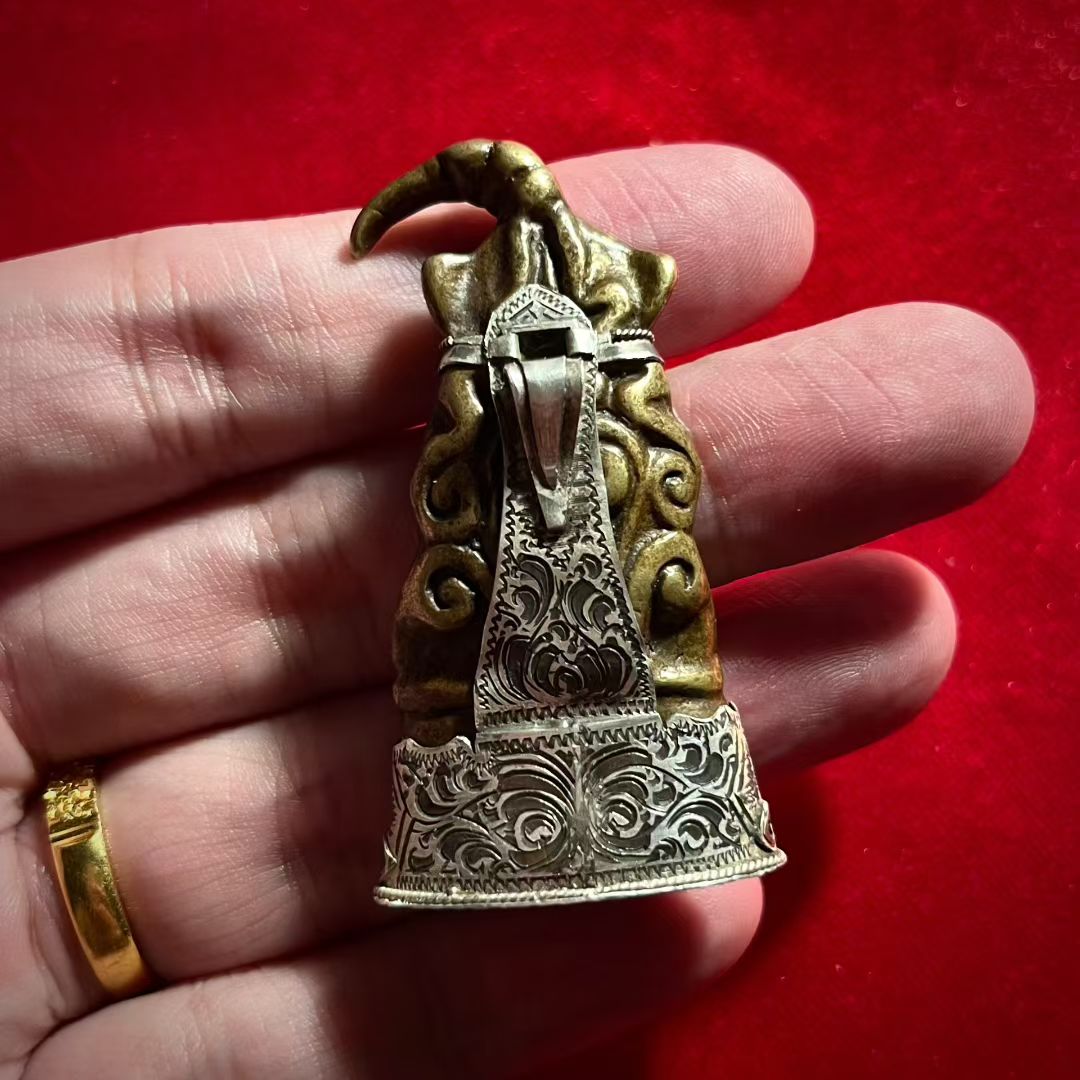 古代高棉青蛙拍婴(头发向左)