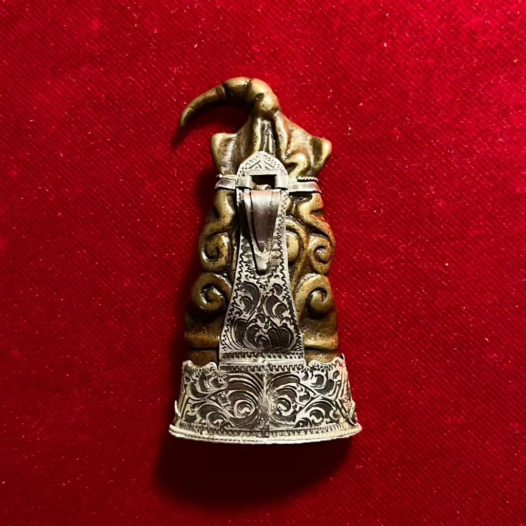 古代高棉青蛙拍婴(头发向左)