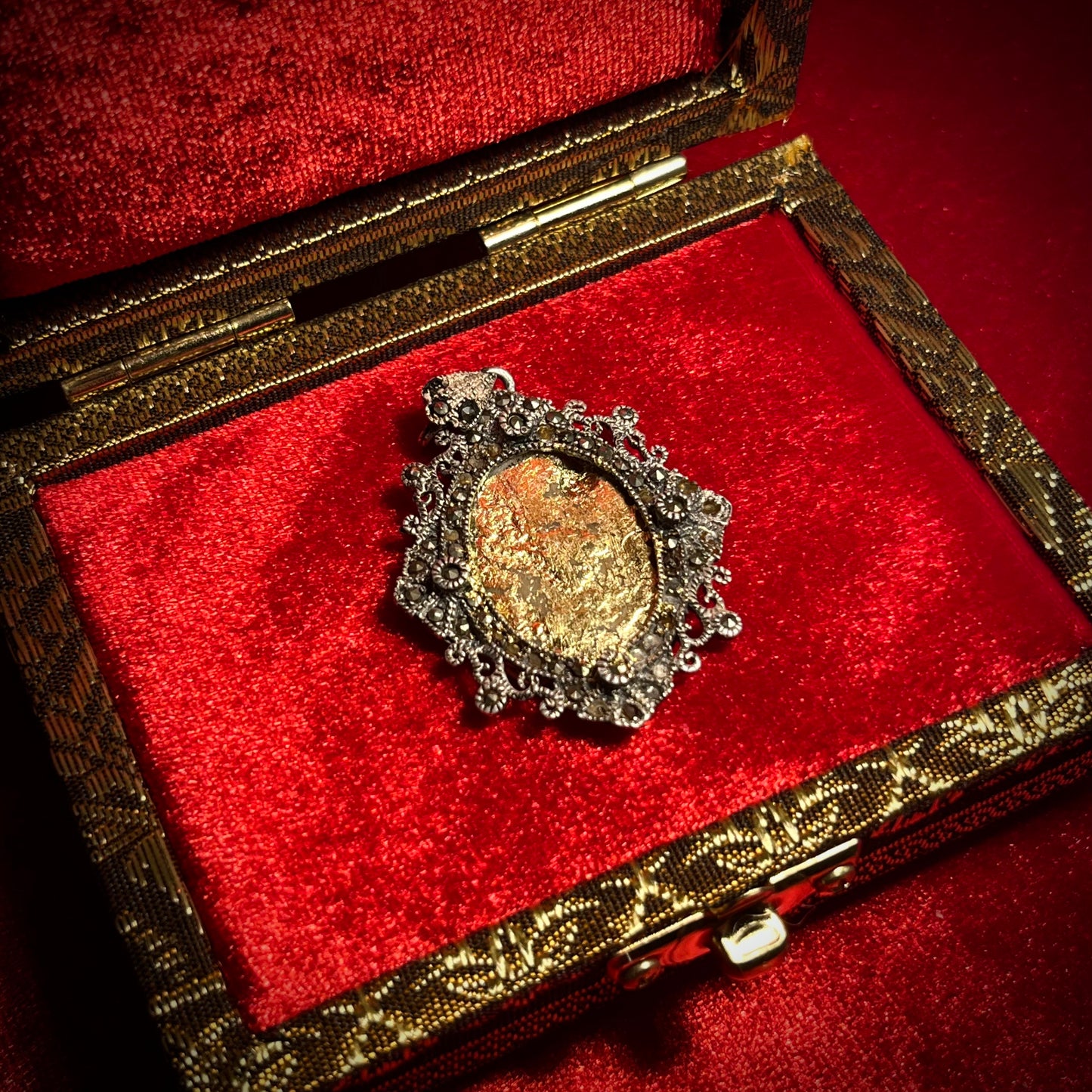 阿赞并 · 雨河女灵(พรายแม่น้ำฝน)