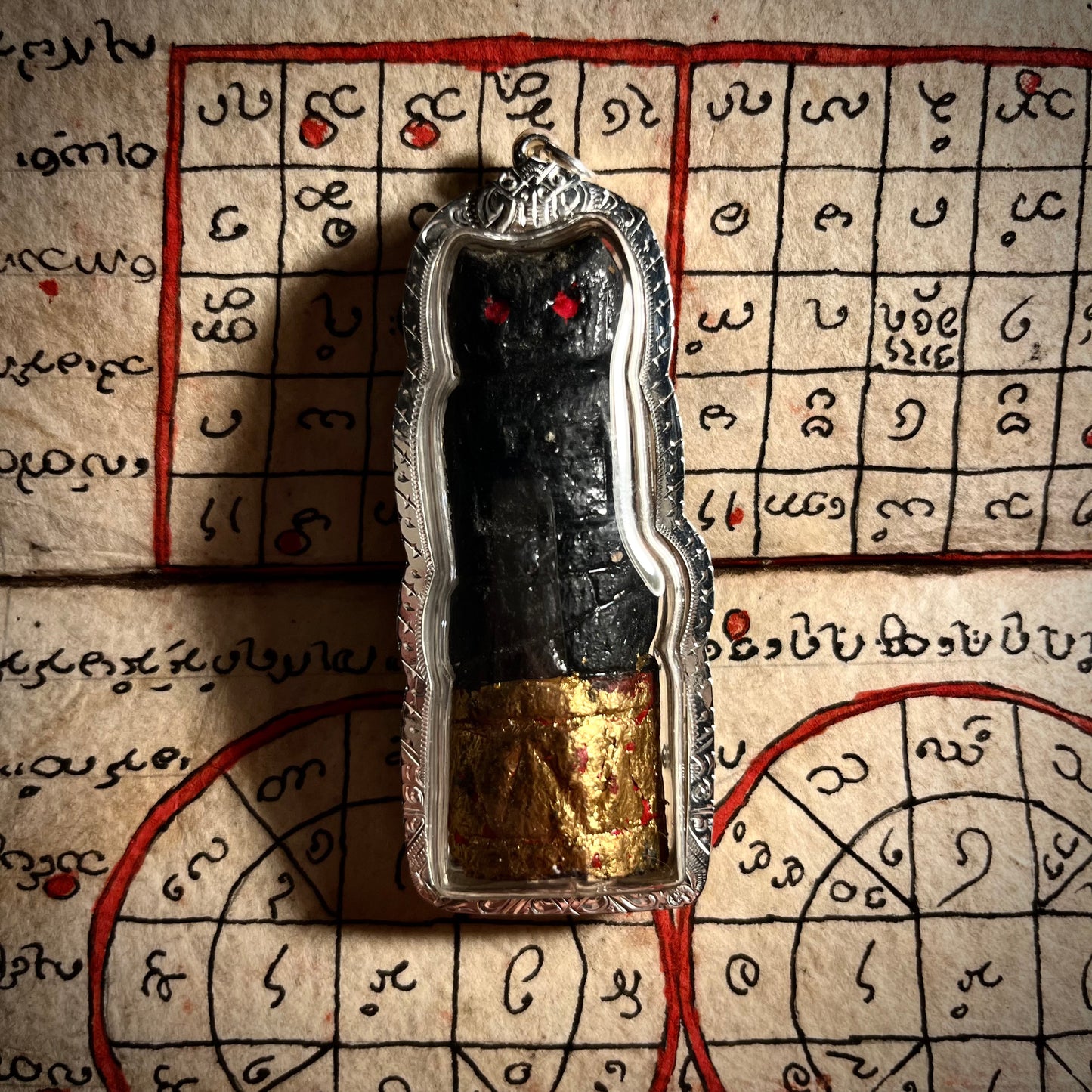 阿赞舍(虎) · 红眼拍婴（งั่งตาแดง）