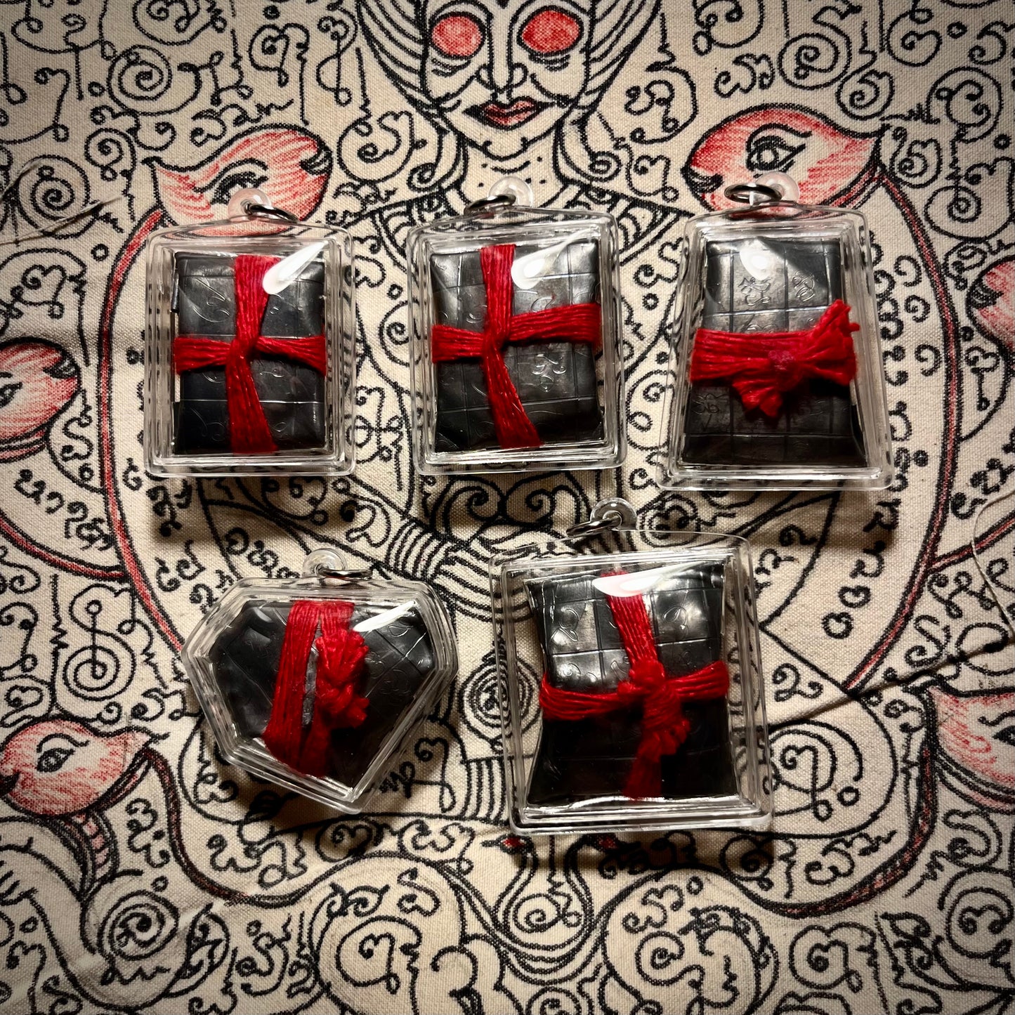 阿赞萨维特 · โบว์ 介也蚀宾灵