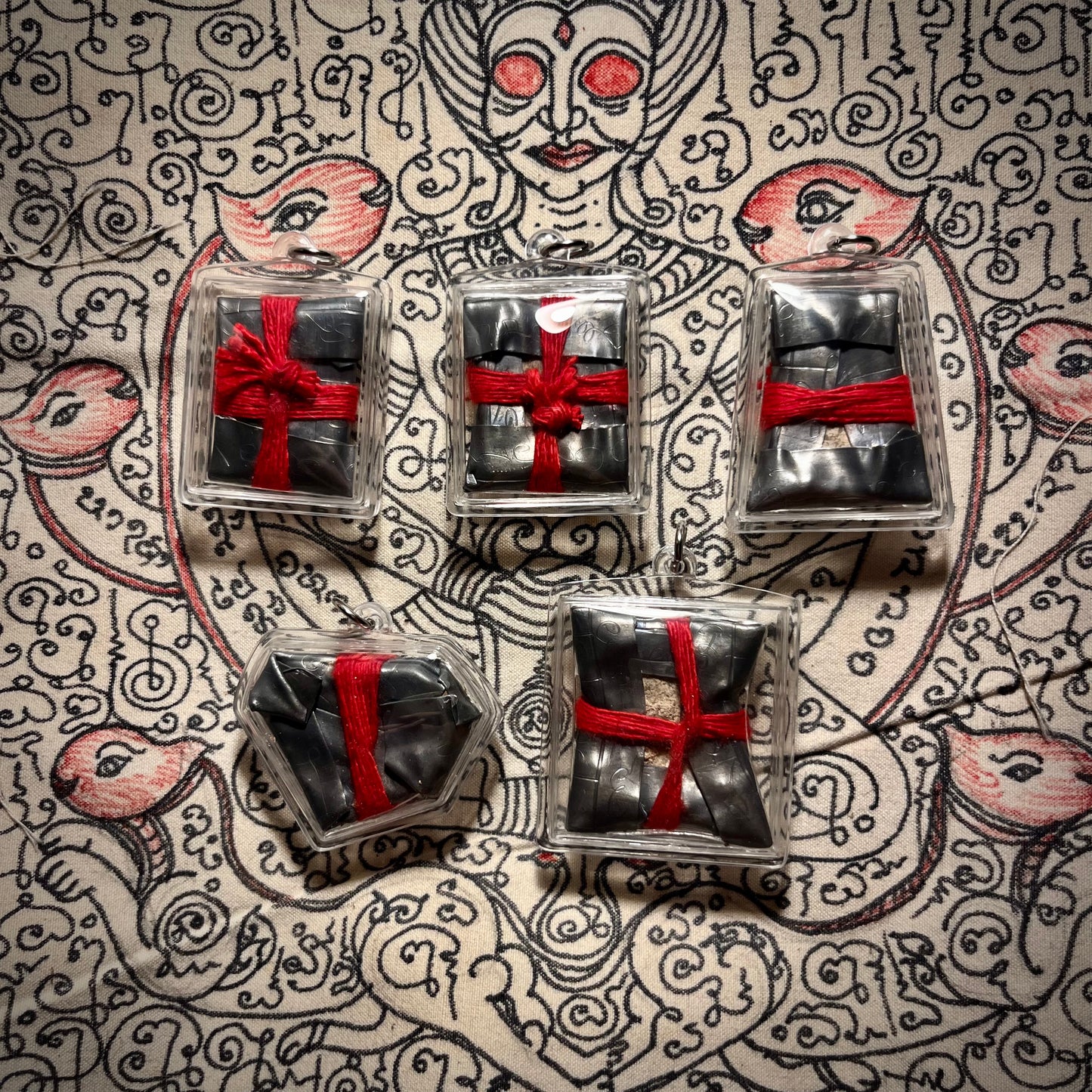 阿赞萨维特 · โบว์ 介也蚀宾灵