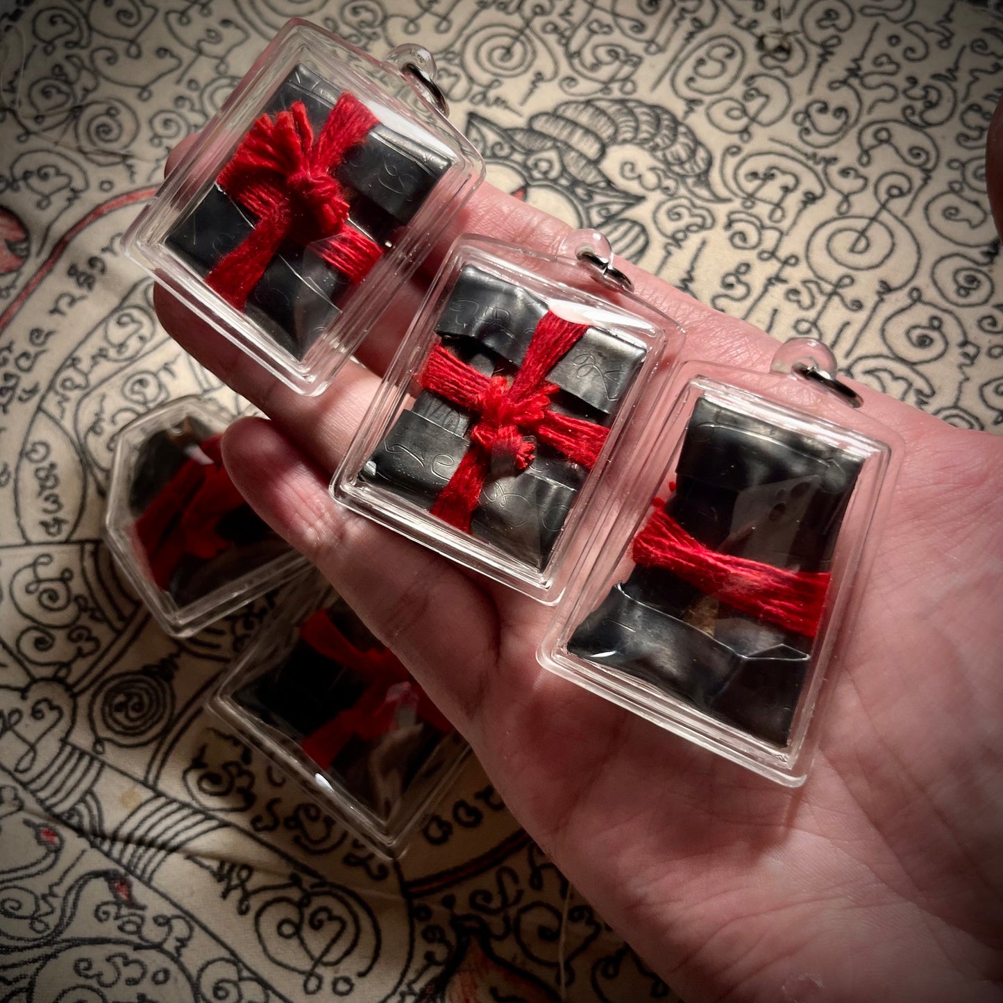 阿赞萨维特 · โบว์ 介也蚀宾灵