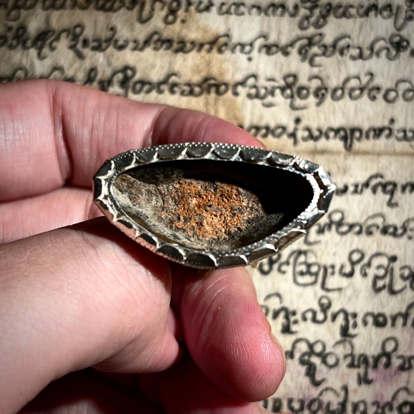 古阿瑜陀耶Phor Ngang (右弯发髻)