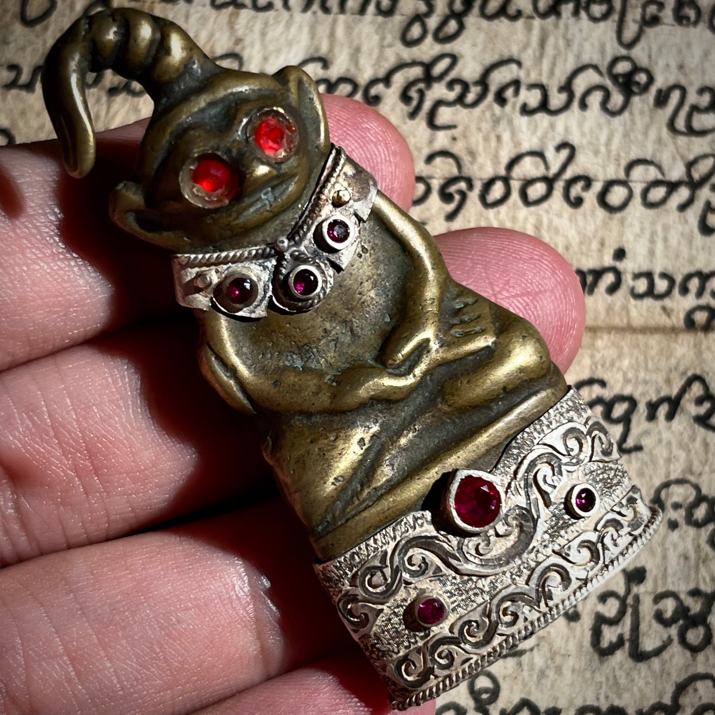 古高棉 · 红眼恶魔拍婴 (邪魅大弯发髻款)