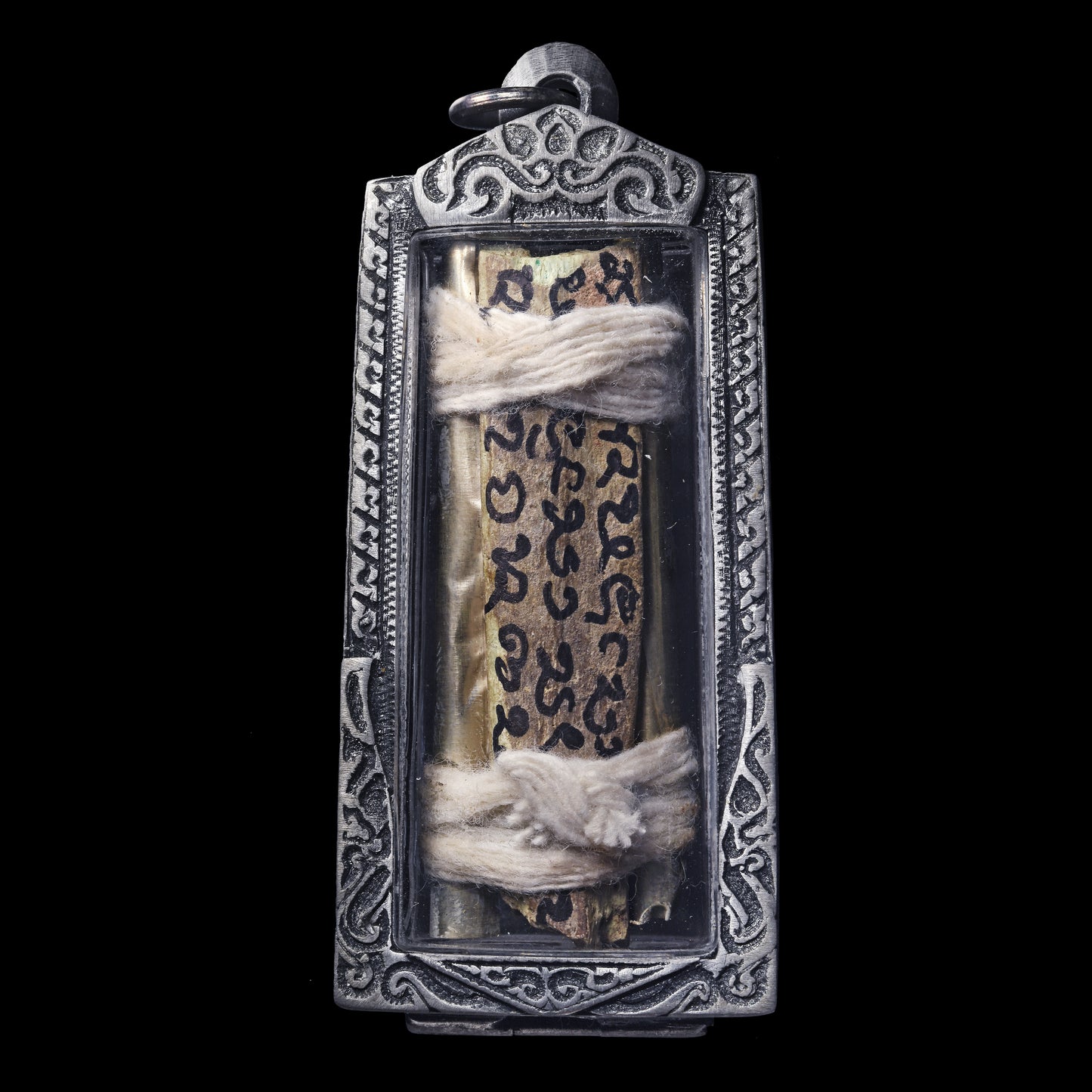 阿赞萨维特 · ฝน女灵臂骨