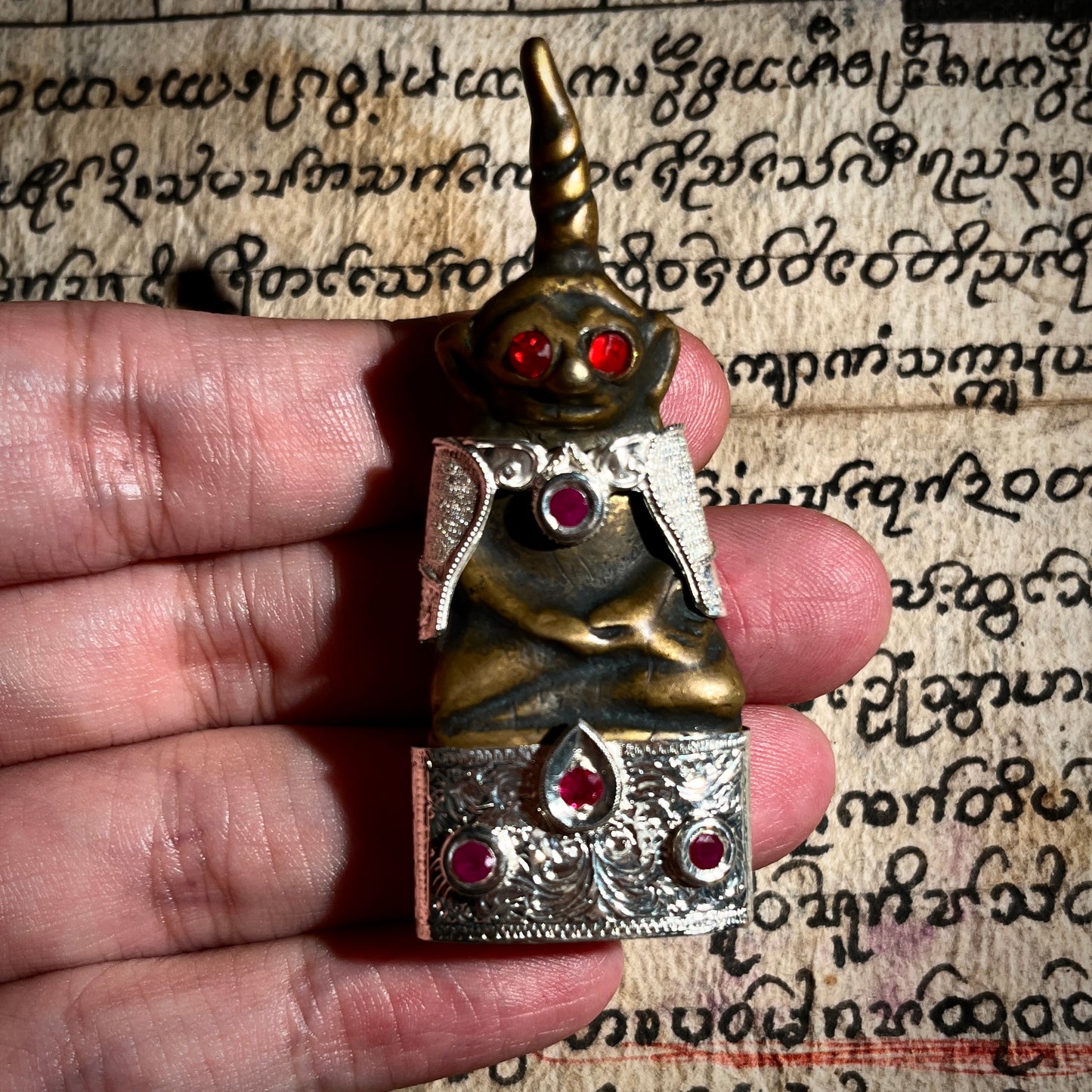 古高棉 · 红眼恶魔拍婴 (直发髻款)