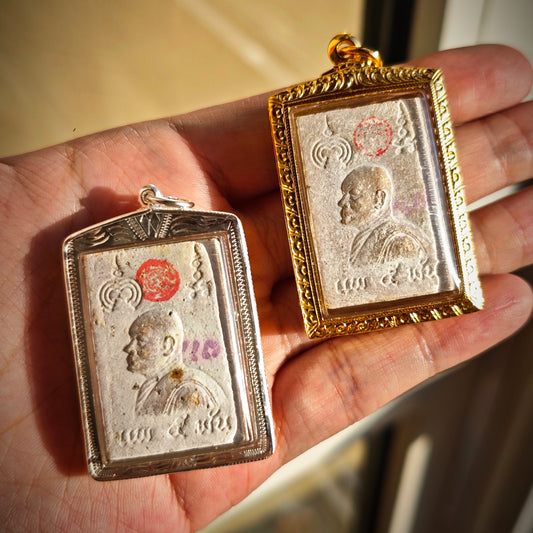 龙婆培·五喷崇迪佛(花粉材质)