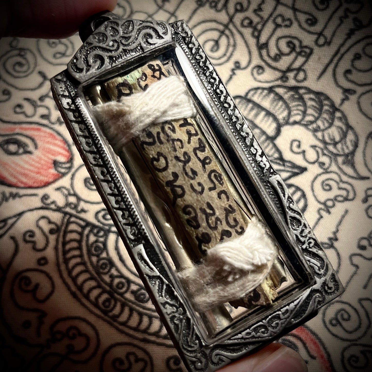 阿赞萨维特 · ฝน女灵臂骨