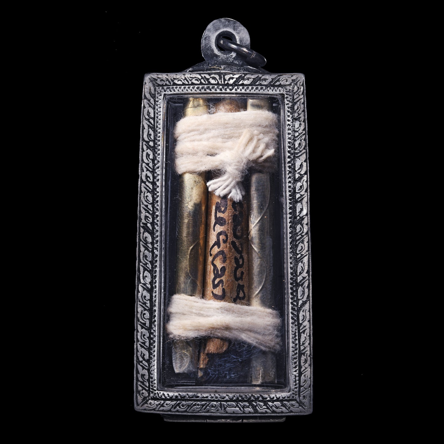 阿赞萨维特 · ฝน女灵臂骨