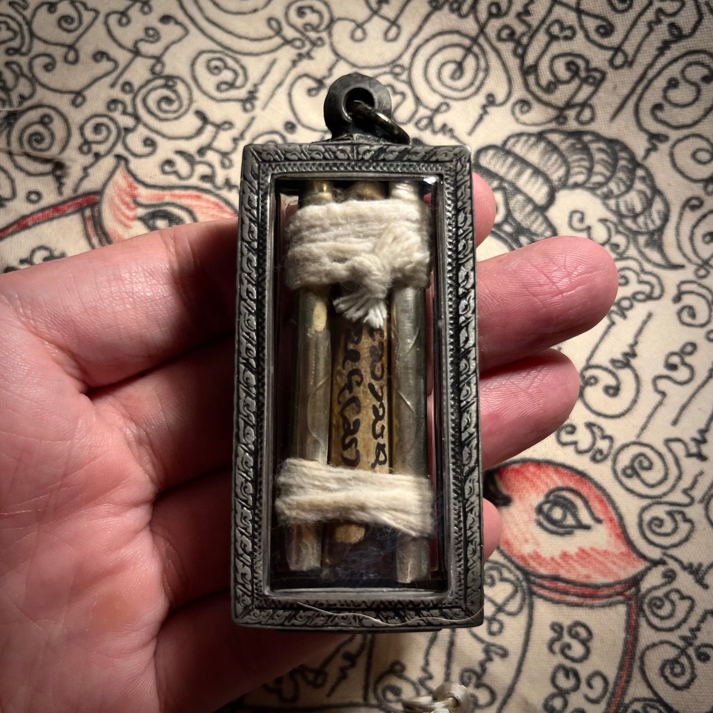 阿赞萨维特 · ฝน女灵臂骨