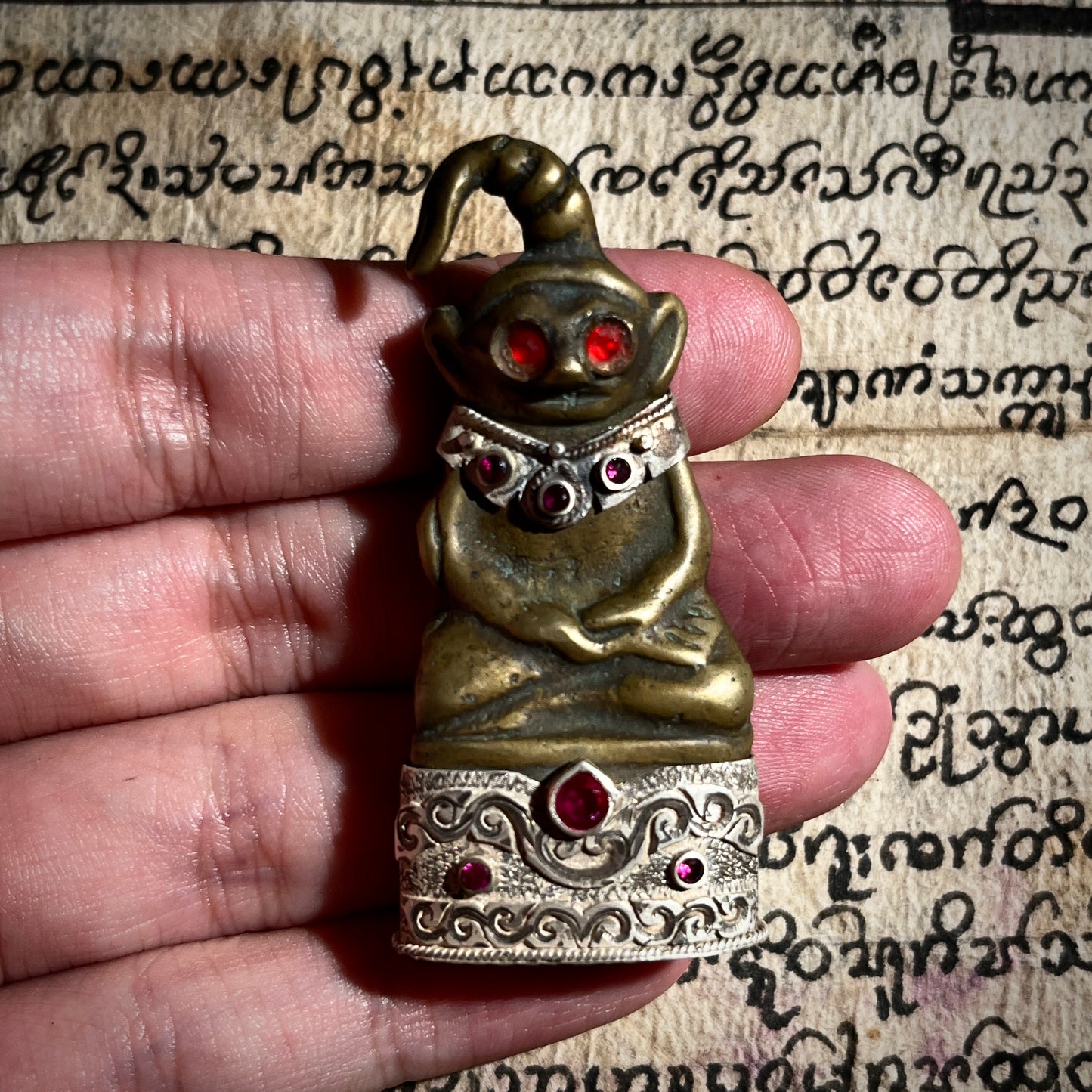 古高棉 · 红眼恶魔拍婴 (邪魅大弯发髻款)
