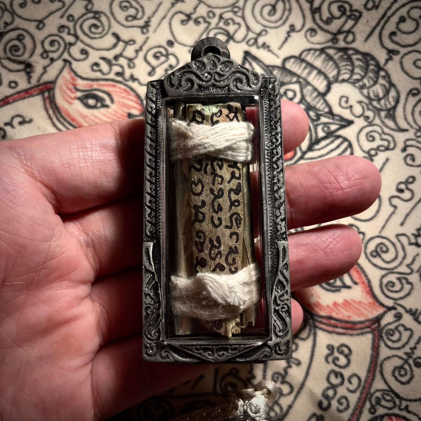 阿赞萨维特 · ฝน女灵臂骨